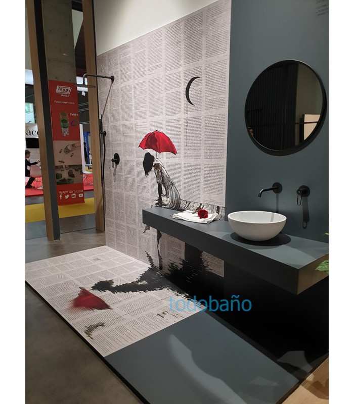 ambiente de un baño con plato y paneles en impresión digital